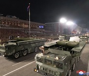 北 열병식…전술핵운용부대 첫 등장, 고체 ICBM 추정 신무기 공개