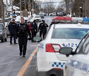 사고 현장 통제중인 캐나다 경찰