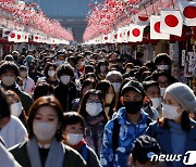 日정부 '졸업 시즌' 3월 초부터 마스크 착용 자율화 방침