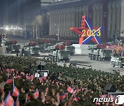 심야 열병식에 공개된 북한 무기