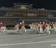 北, 건군절 75주년 기념 '열병식'…각 군종별 종대 행진