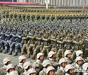 北, 건군절 75주년 기념 열병식 개최…각 군종별 종대 행진
