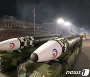 열병식 광장에 모습을 드러낸 북한 신형 ICBM '화성-17형'