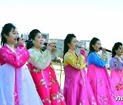 건군절 75주년 맞은 북한…각지서 경축 공연·무도회 진행