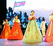 '건군절 축하' 분위기 띄우는 북한…주민들, 각지에서 축하 공연