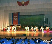 전국 각지에서 축하 공연 마련한 북한 주민들…"건군절 75주년 축하"