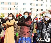 북한, 건군절 띄우기 지속…주민들 경축행사 마련