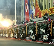 건군절 맞아 심야 열병식 진행한 북한…예포로 행사 시작