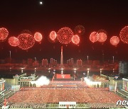 야간에 열린 북한 건군절 열병식…하늘을 수놓은 축포
