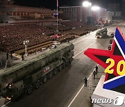 북한이 공개한 신형 무기의 정체는?…고체연료 ICBM 추정