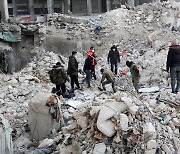튀르키예·시리아 강진 1만6000명 넘어…구조 작업 '한창'