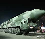北, 고체연료 ICBM+'화성 17형' 다수 공개… '장거리 타격력' 과시(종합)