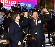 나경원-김기현, 두 장의 사진…굳은 얼굴과 웃음 사이