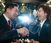 비로소 웃은 金羅연대… 김기현 “나경원과 정치적 동지, 함께 힘 합치기로”