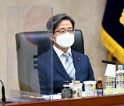 "김명수 행보는 이재명 방탄용"… 與 집중공세