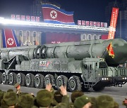 北열병식에 신형 '고체 연료 ICBM' 등장…"핵공격능력 과시"(종합)