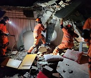 튀르키예 급파 한국 긴급구호대, 첫날 생존자 5명 구조