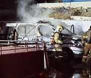 인천 청학동에 주차된 구급차에서 불…차량 전소
