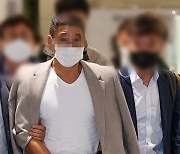 법원, 쌍방울 김성태 도피 도운 수행비서 구속영장 발부