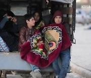 “시신 가방도 없어”…국제사회 지원 방침에 시리아 “제재 풀라”