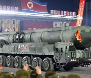 열병식 등장한 신형 ICBM·전술핵부대…"타격능력 과시"