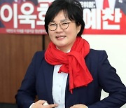 신평 때린 조수진 ”‘尹 탈당’ 해선 안 될 말”