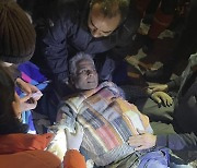 [튀르키예 강진] 한국 긴급구호대, 생존자 첫 구조…70대 남성(종합2보)
