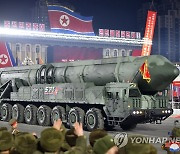 北열병식에 신형 '고체 ICBM' 등장…"최대 핵공격능력 과시"(종합2보)