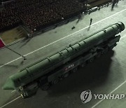 열병식에 등장한 '고체 ICBM' 추정 신형 미사일
