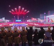 열병식 주석단 위로 날아가는 북한 항공기들