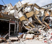 튀르키예·시리아 지진 사망자 2만1700여명…"20만명 갇혀"