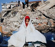 [위클리 포토브리핑] 규모 7.8 강진에 통곡하는 튀르키예·시리아... 늦은 구조에 애타는 가족들