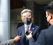 ‘여기자 성추행 혐의’ 오태완 의령군수 1심서 ‘직 상실형’