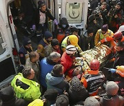 튀르키예 지진, 104시간 만에 구조된 60세 생존자