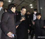 '대장동 의혹' 2차 조사 마친 이재명 "새 증거 없어…왜 다시 불렀나 의심"(종합)