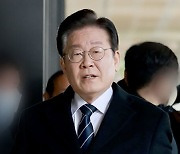 연설무대 된 포토라인…이재명 메시지, 어디에 집중?