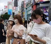 일본도 다음달 13일부터 실내 마스크 벗는다… 5월부터 독감처럼 관리