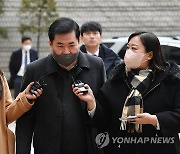 공판 출석하는 유동규