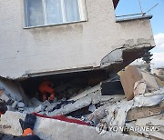 [튀르키예 강진] 한국 긴급구호대, 65세 여성 구조…총 6명째