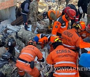 한국 긴급구호대, 현지 구조팀과 합동 구조활동