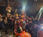 韓 긴급구호대, 튀르키예서 2명 추가 구조…총 8명 구조