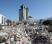 튀르키예-시리아 지진 사망자 3만명 넘어서