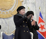 북한 '김주애 우상화' 이번에는 백마 등장