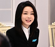 김건희 여사, ‘통화 공개 손해배상금’ 전액 기부 방침
