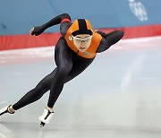 Kim Min-sun topples two Lee Sang-hwa speed skating records
