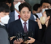 '출판정치'로 돌아온 이준석·박지현