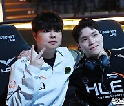 '클리드' 김태민-'킹겐' 황성훈, 다정하게 어깨동무[포토]