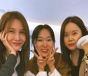 '세무사♥' 이지혜, 겹치는 게 많은 새 친구 윤혜진과 찰칵 "MZ와 가까워"