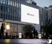 애플·화이자·벤츠 CEO, 빗장 푼 중국에 출장 예정…"사업 기회 모색"