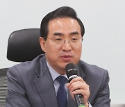 인사말하는 박홍근 원내대표